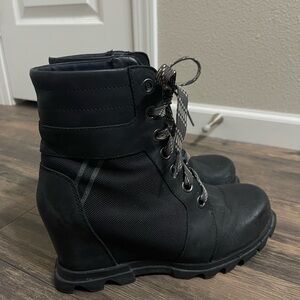 SOREL Women’s Joan of Ark - Black Lace-Up Leather Wedge Boots - Size 8!